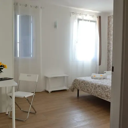 Quarto em Acomodações Particulares Co.me 563 Dolo