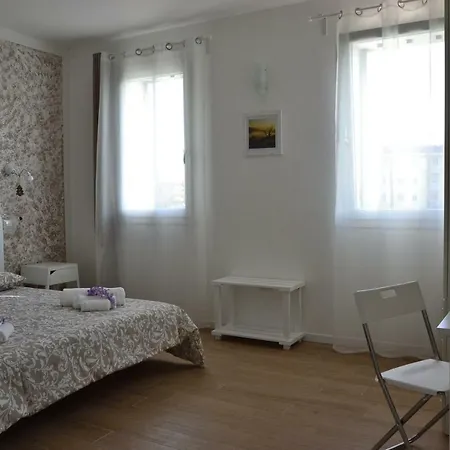 Quarto em Acomodações Particulares Co.me 563 Dolo